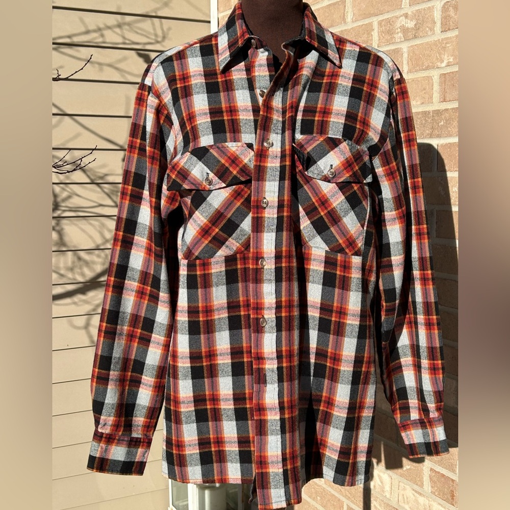 GREAT LAKES RECREATION sM ladies plaid shirt